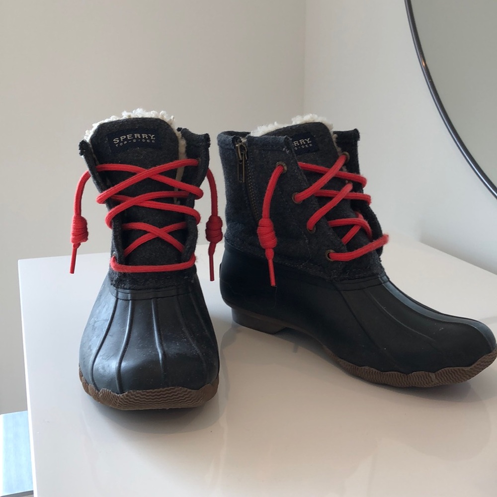 Sperry waterproof winter boots barely worn size 6